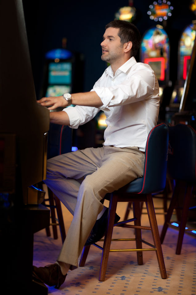 man-gambling-at-slot-machine- mobile slot machine games - real action slots